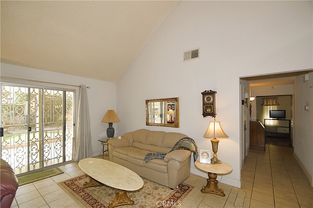 2037 E Decatur, Fresno, CA 93720