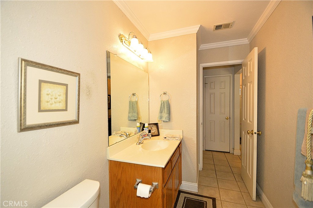 2037 E Decatur, Fresno, CA 93720