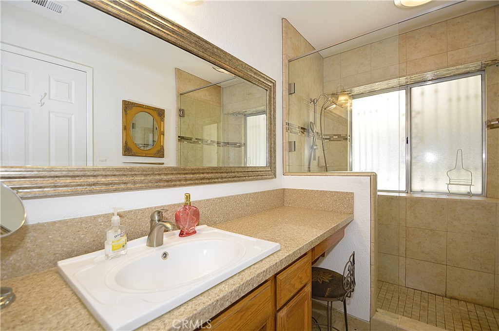 2037 E Decatur, Fresno, CA 93720