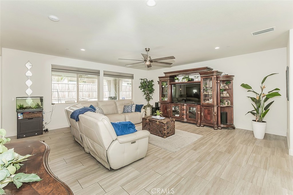 877 Treasure Hills, Madera, CA 93636