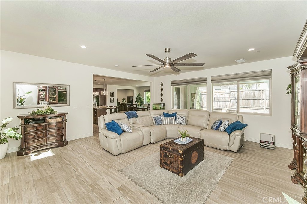 877 Treasure Hills, Madera, CA 93636