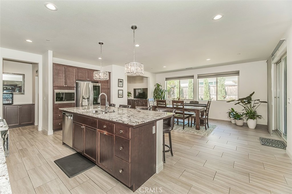 877 Treasure Hills, Madera, CA 93636