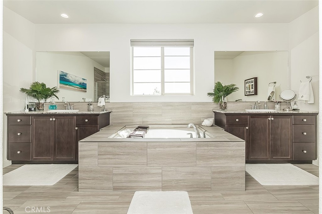 877 Treasure Hills, Madera, CA 93636