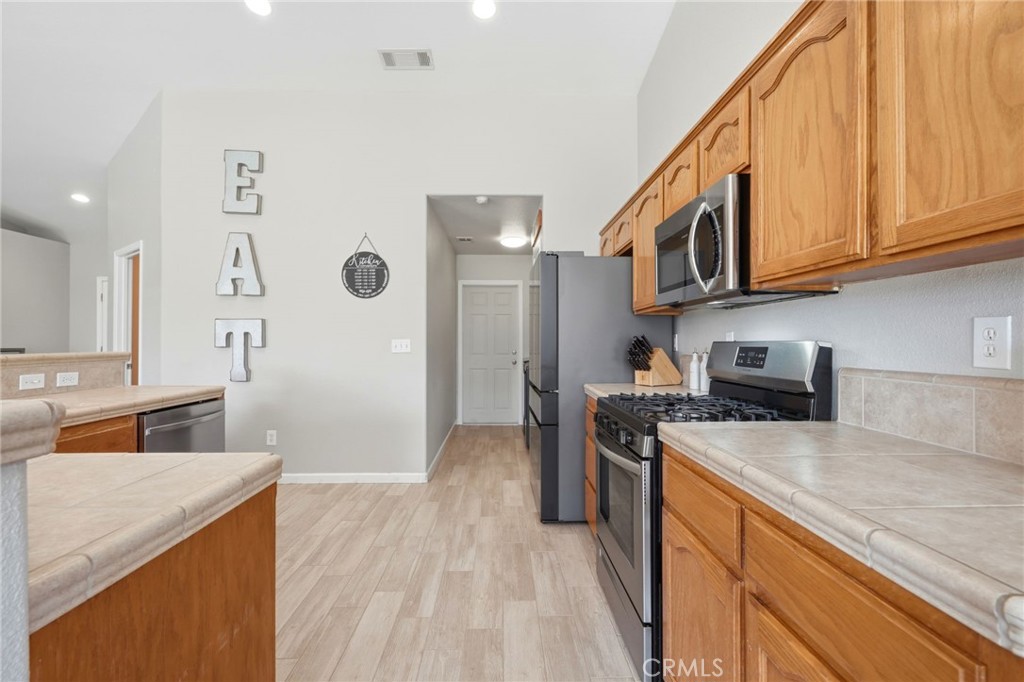 1849 W Spring Crest, Hanford, CA 93230