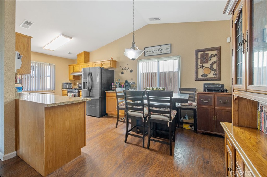 517 Tucker Ave, Sanger, CA 93657