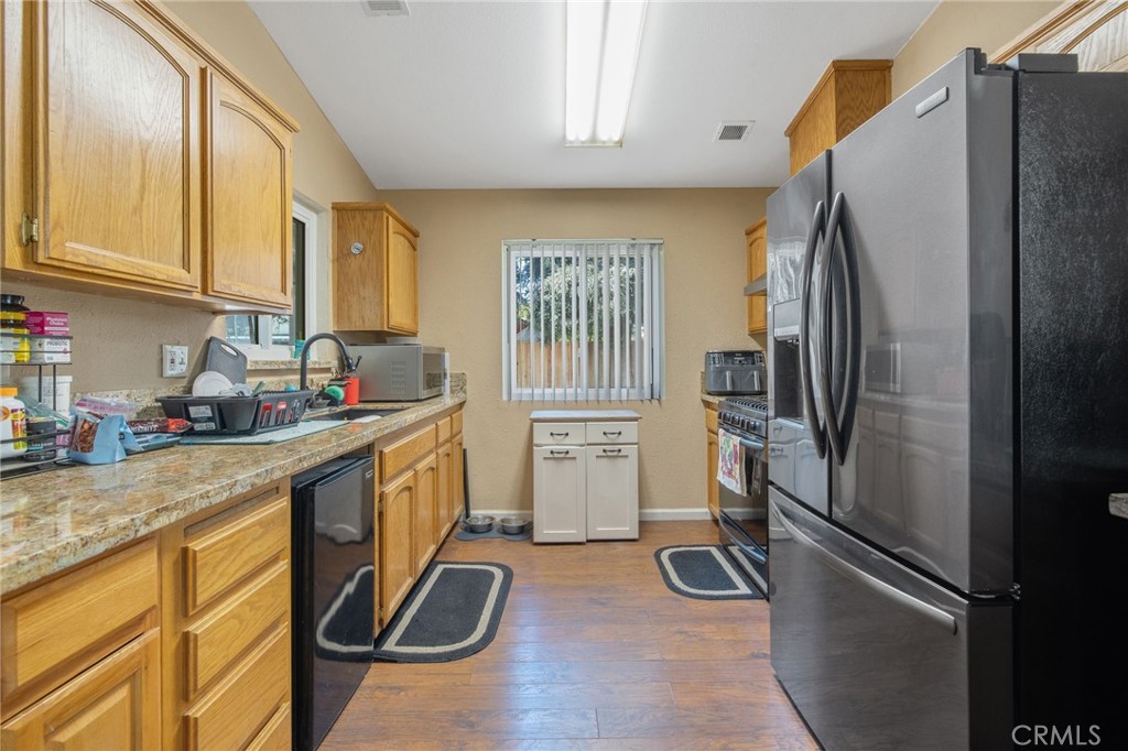 517 Tucker Ave, Sanger, CA 93657