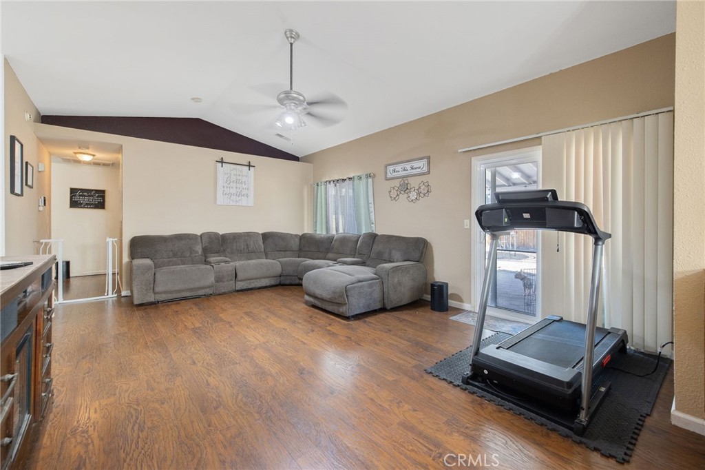 517 Tucker Ave, Sanger, CA 93657