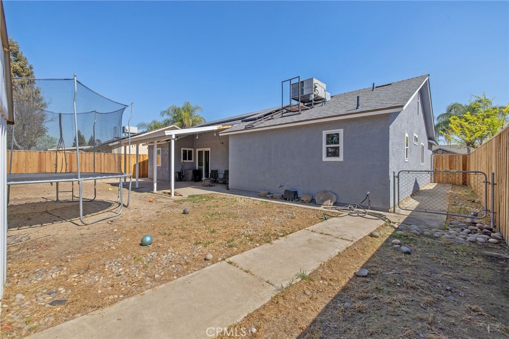 517 Tucker Ave, Sanger, CA 93657