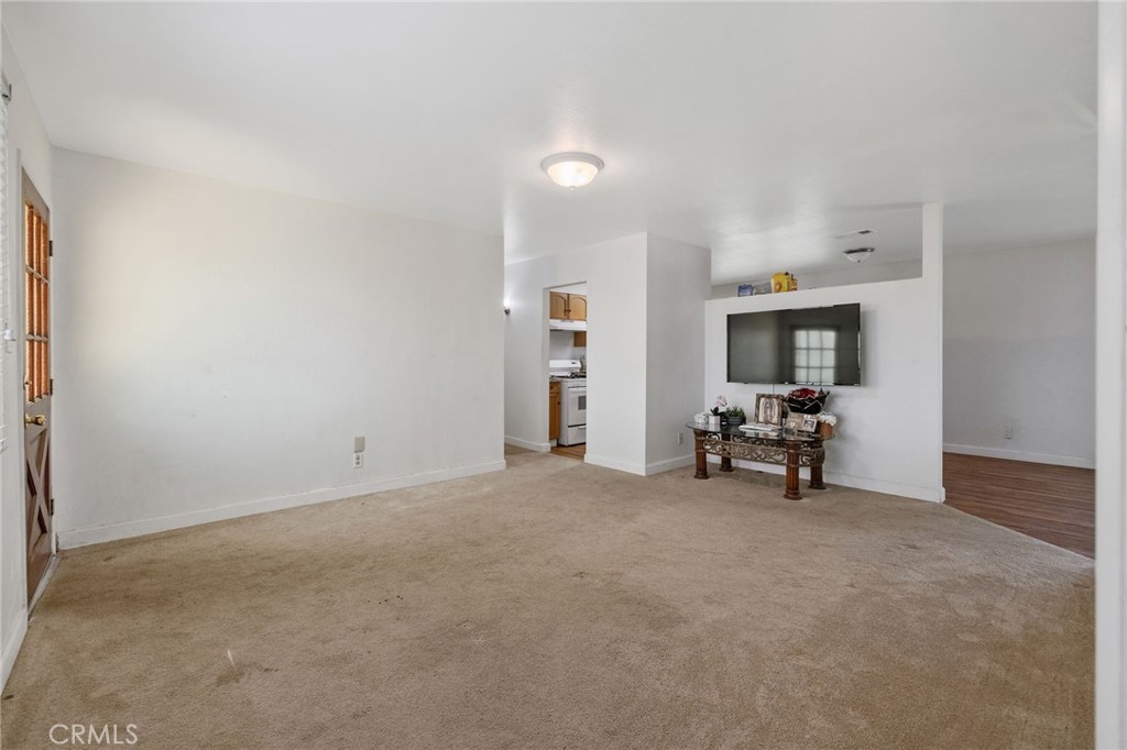 10840 Beverly Dr, Hanford, CA 93230