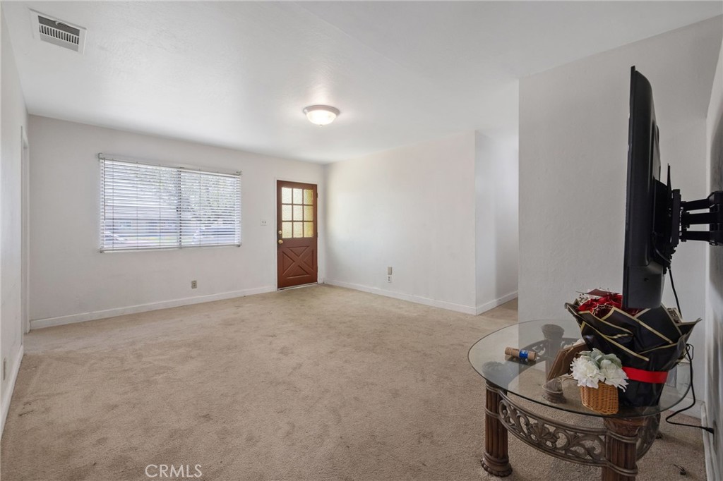 10840 Beverly Dr, Hanford, CA 93230