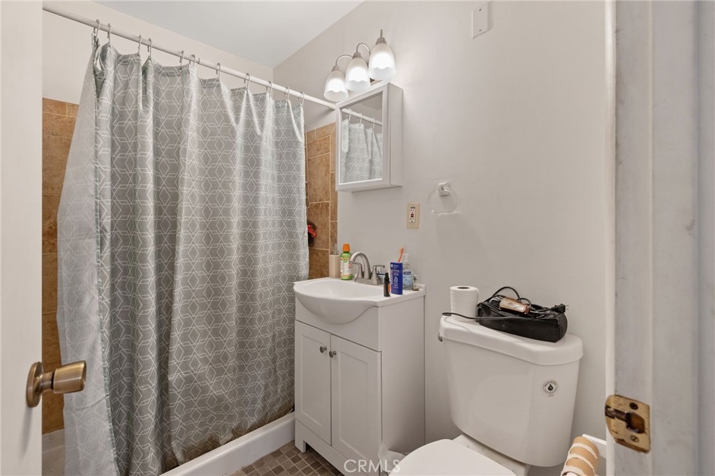 10840 Beverly Dr, Hanford, CA 93230