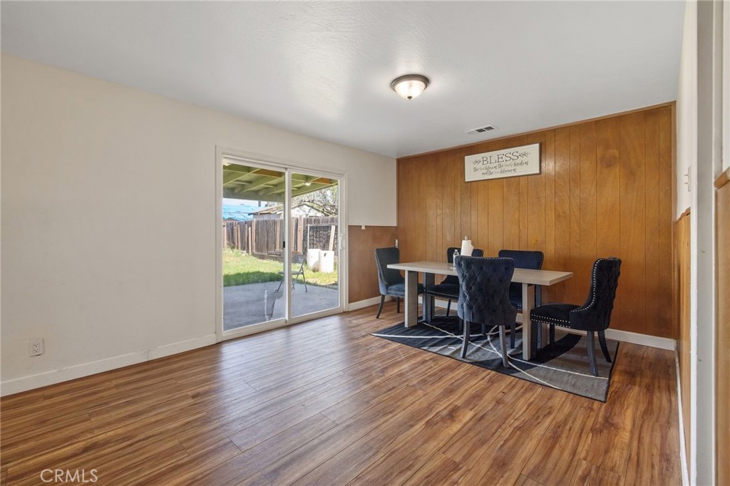 10840 Beverly Dr, Hanford, CA 93230