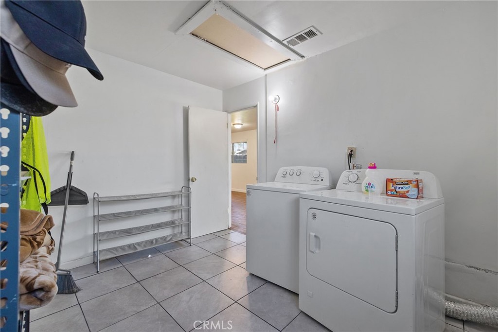 10840 Beverly Dr, Hanford, CA 93230