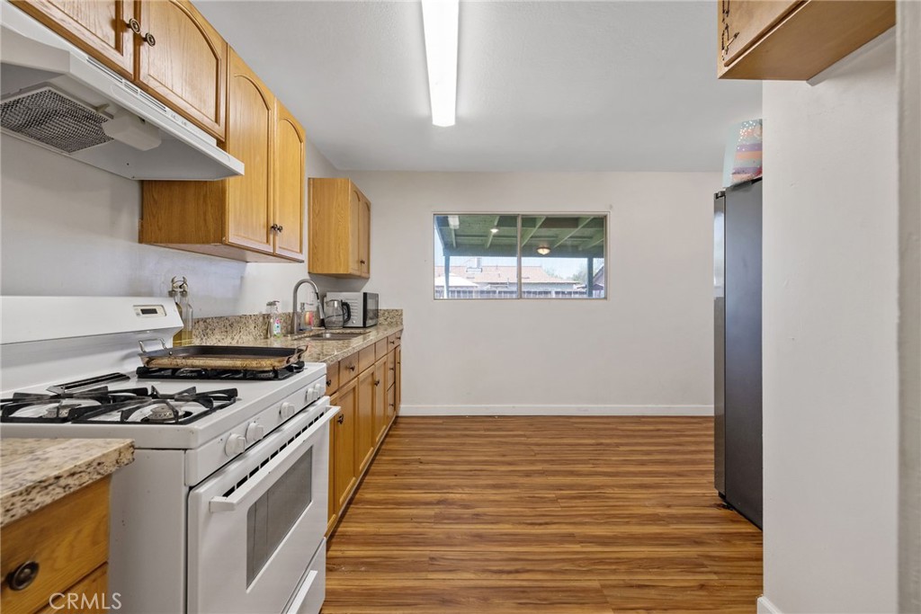 10840 Beverly Dr, Hanford, CA 93230