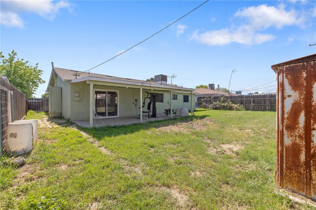 10840 Beverly Dr, Hanford, CA 93230