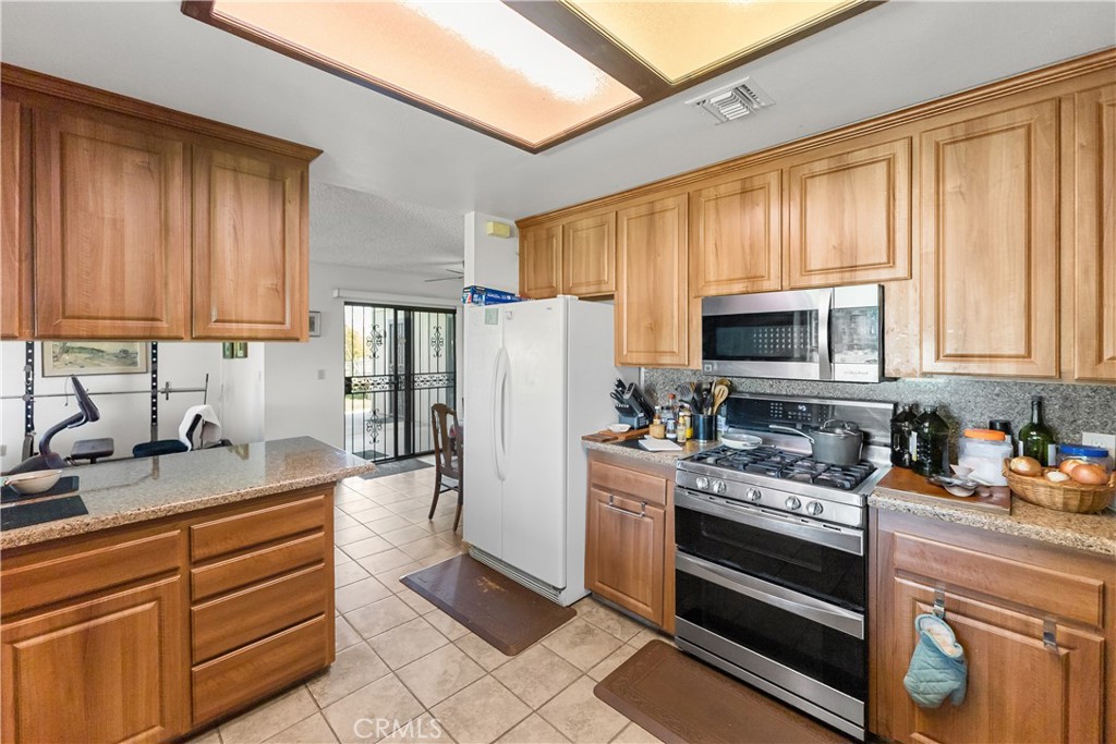 4776 Stetson, Clovis, CA 93619