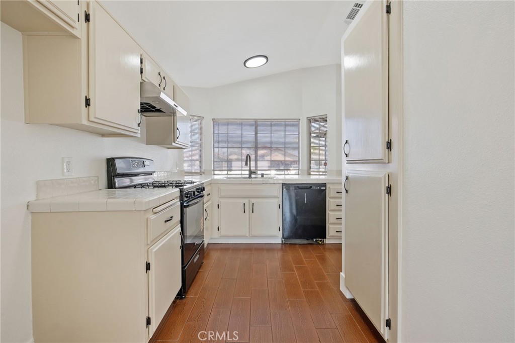 1171 State St, Hanford, CA 93230