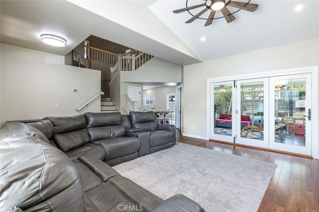 1977 Goshen Ave, Clovis, CA 93611