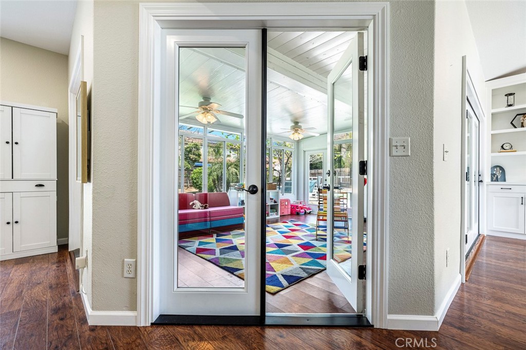 1977 Goshen Ave, Clovis, CA 93611