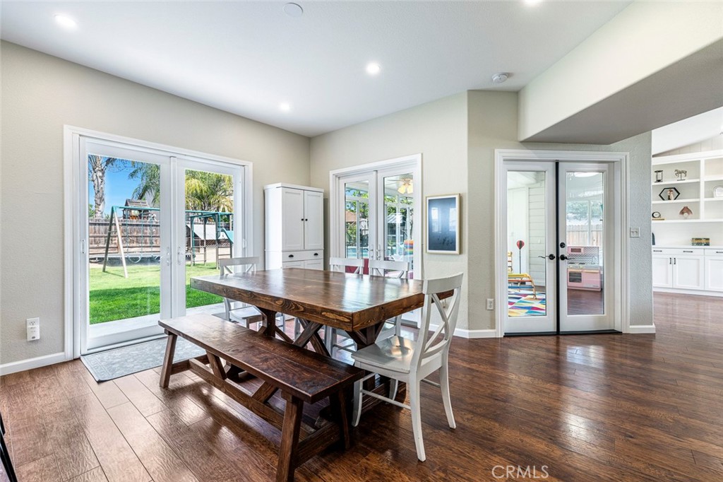 1977 Goshen Ave, Clovis, CA 93611