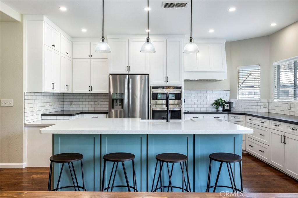 1977 Goshen Ave, Clovis, CA 93611