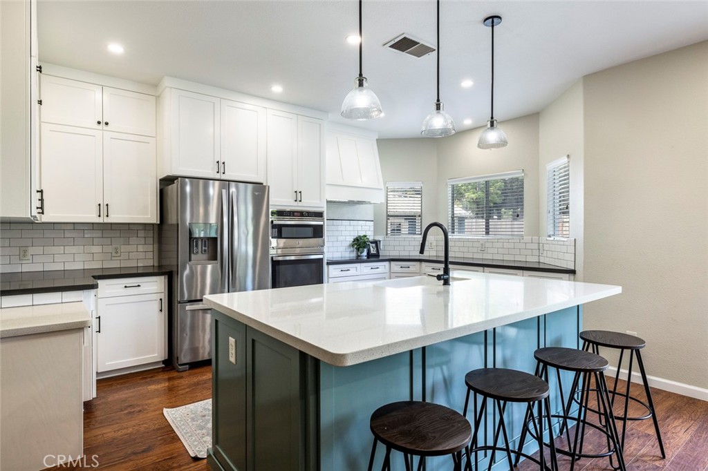 1977 Goshen Ave, Clovis, CA 93611