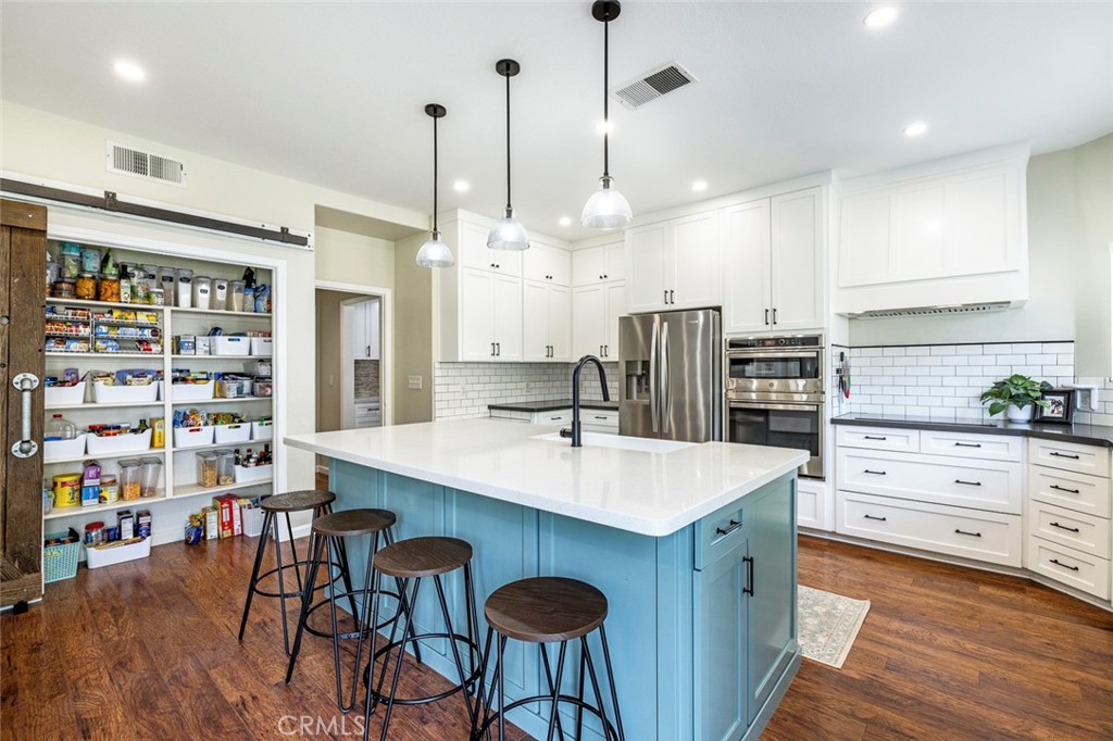 1977 Goshen Ave, Clovis, CA 93611