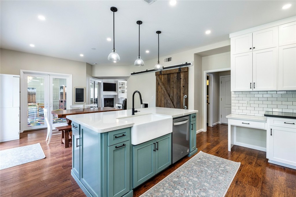 1977 Goshen Ave, Clovis, CA 93611