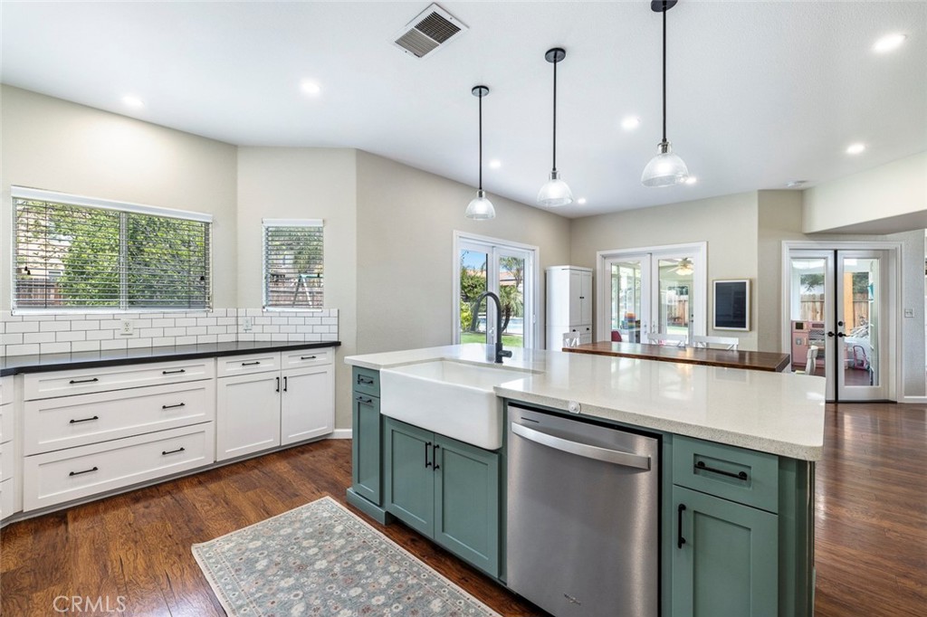 1977 Goshen Ave, Clovis, CA 93611