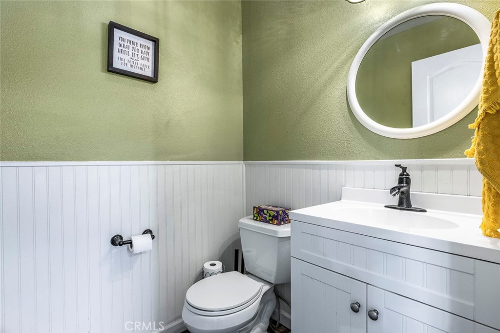 1977 Goshen Ave, Clovis, CA 93611