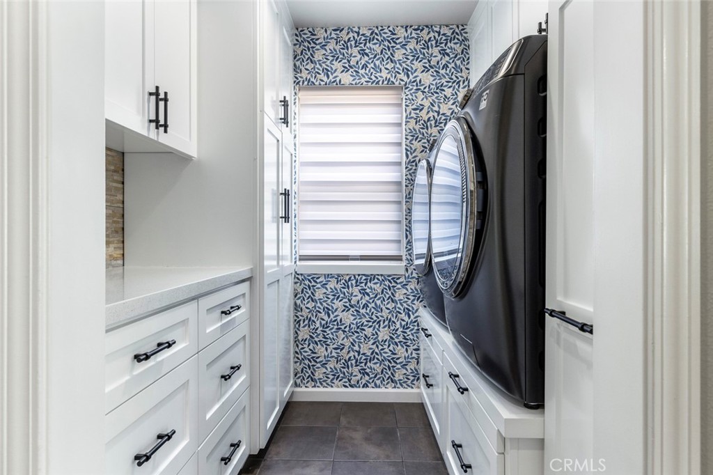 1977 Goshen Ave, Clovis, CA 93611