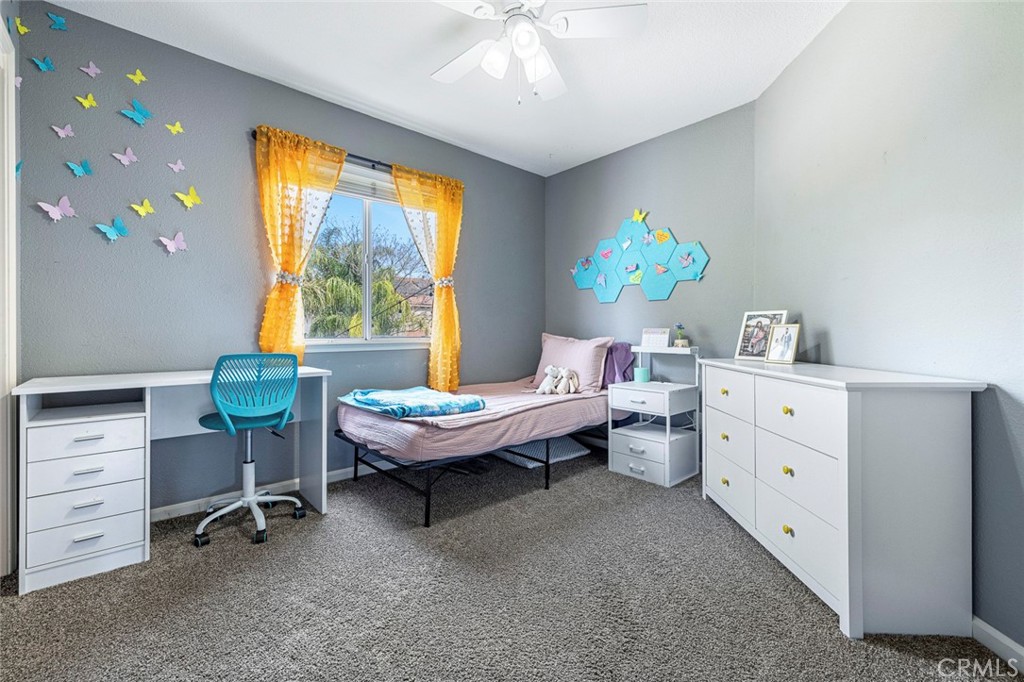 1977 Goshen Ave, Clovis, CA 93611