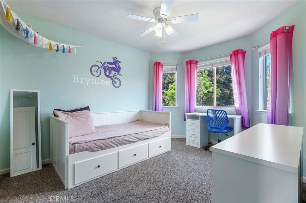 1977 Goshen Ave, Clovis, CA 93611