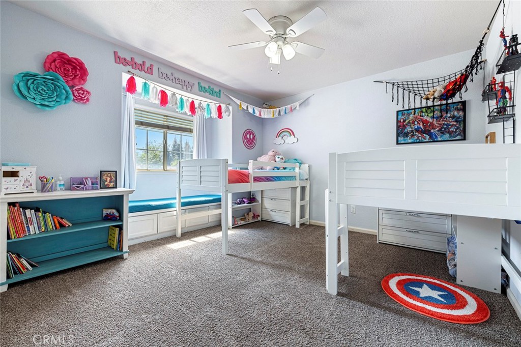 1977 Goshen Ave, Clovis, CA 93611