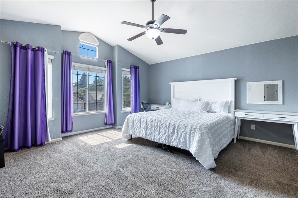 1977 Goshen Ave, Clovis, CA 93611