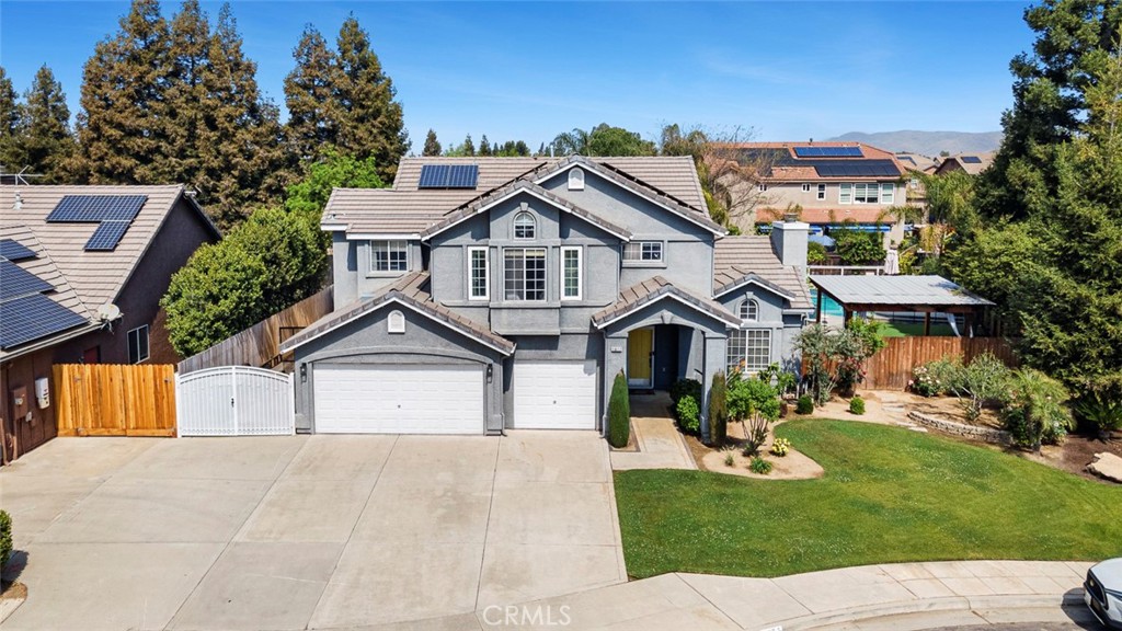 1977 Goshen Ave, Clovis, CA 93611