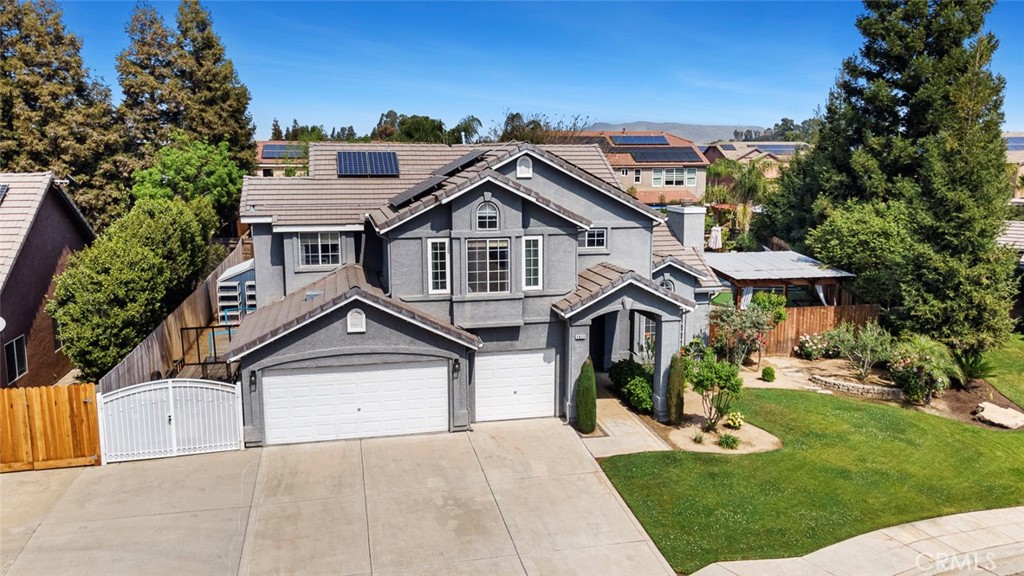 1977 Goshen Ave, Clovis, CA 93611