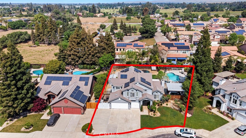 1977 Goshen Ave, Clovis, CA 93611