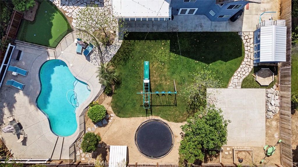 1977 Goshen Ave, Clovis, CA 93611