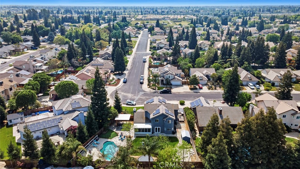 1977 Goshen Ave, Clovis, CA 93611