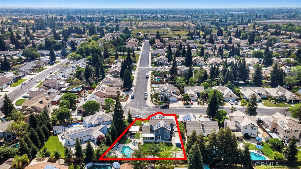 1977 Goshen Ave, Clovis, CA 93611