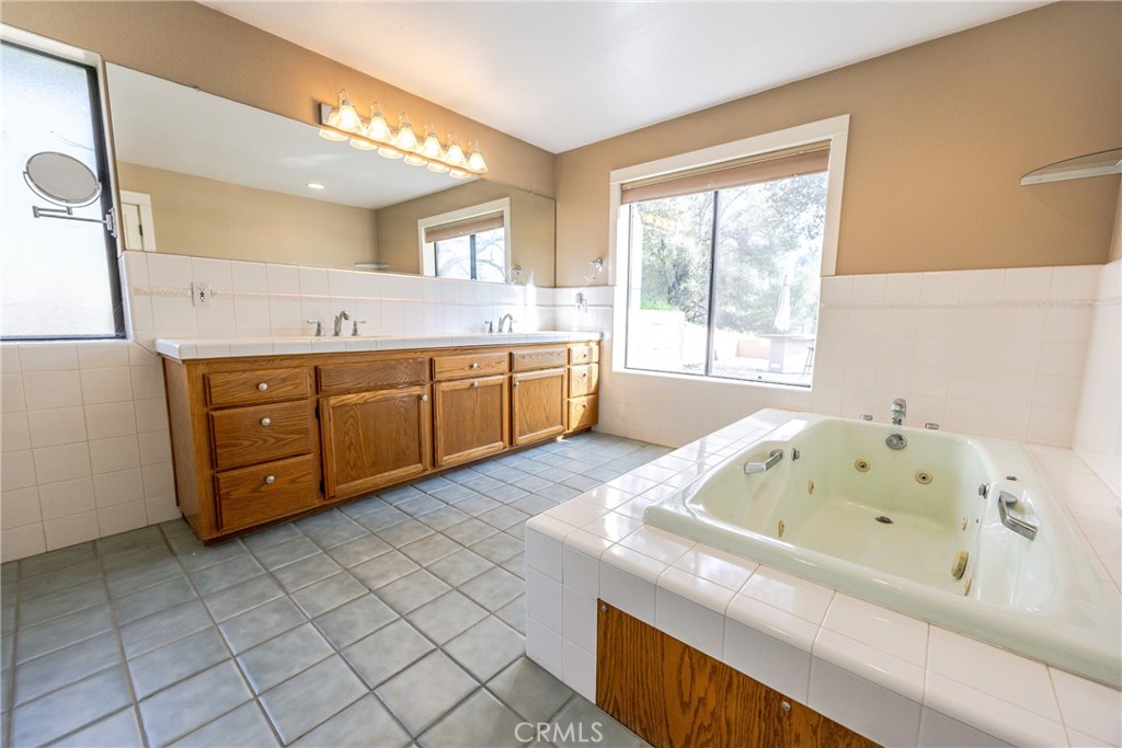 45344 S Oakview, Oakhurst, CA 93644