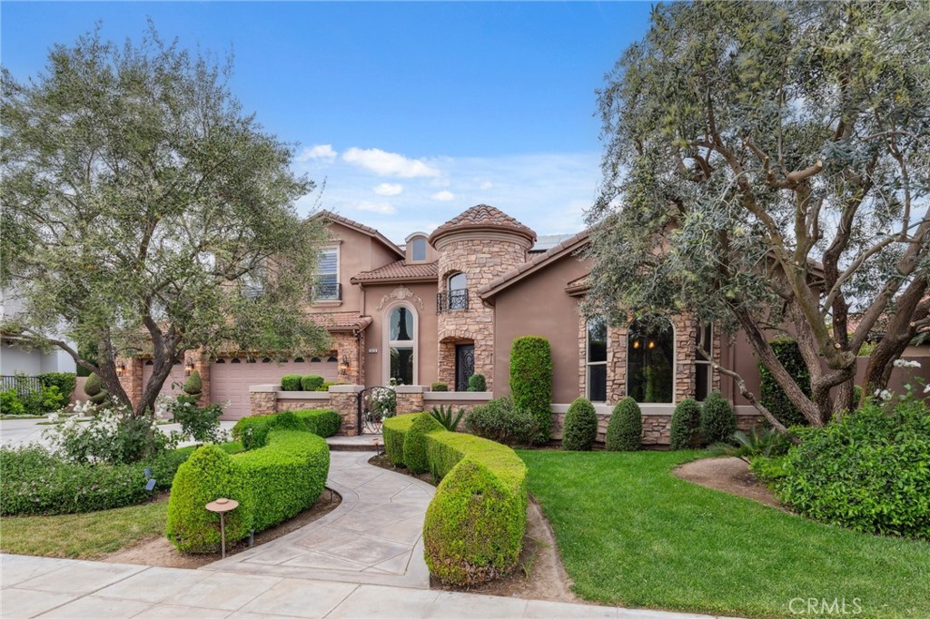 4918 W Bluff, Fresno, CA 93722