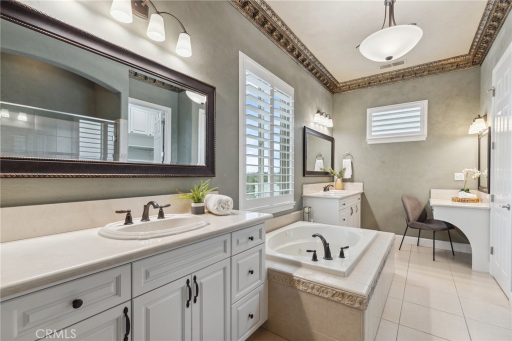 4918 W Bluff, Fresno, CA 93722