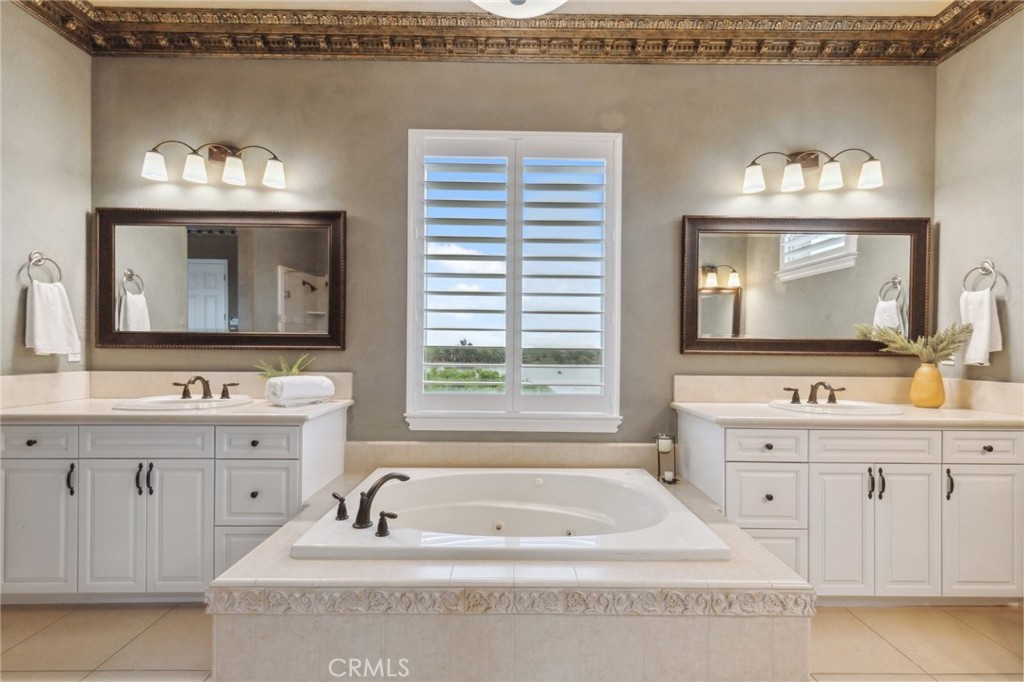 4918 W Bluff, Fresno, CA 93722