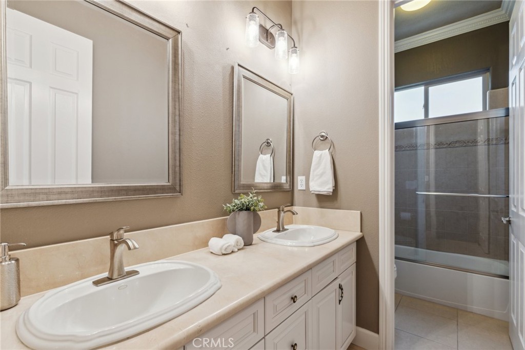 4918 W Bluff, Fresno, CA 93722