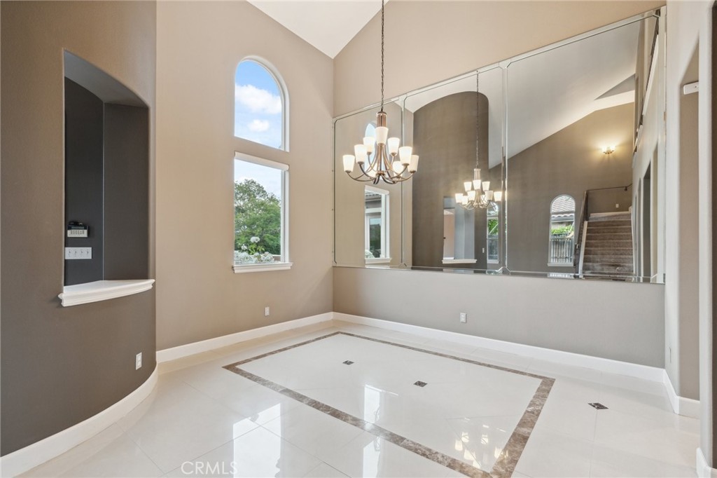 4918 W Bluff, Fresno, CA 93722