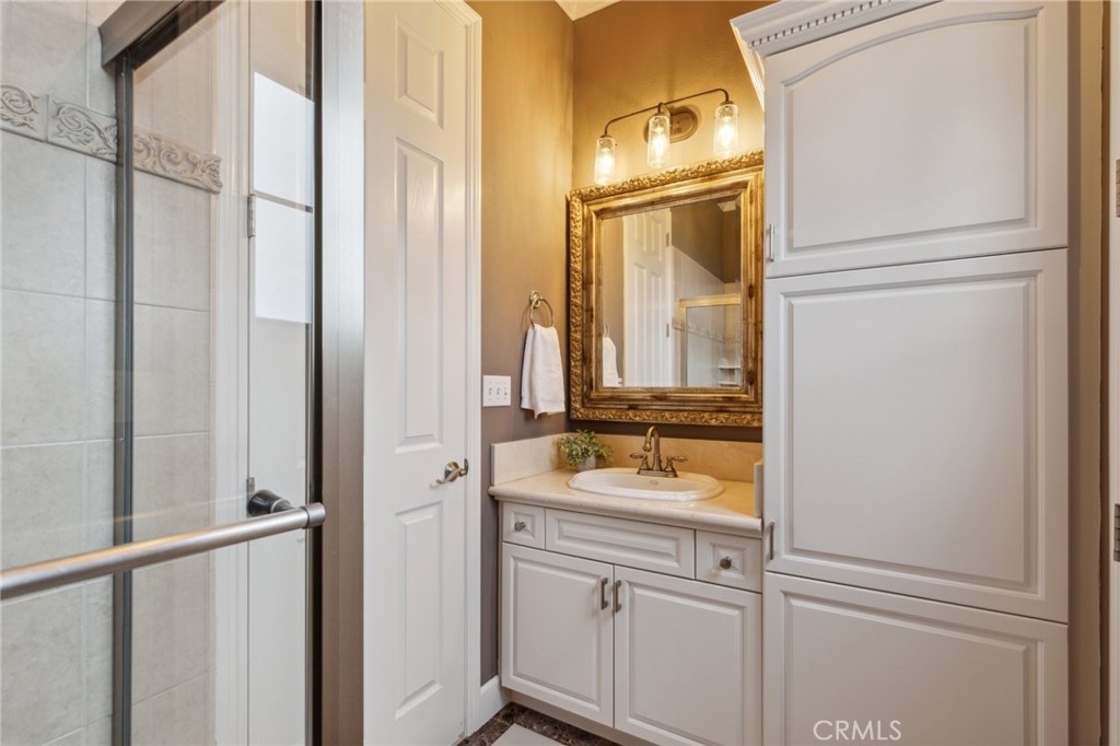 4918 W Bluff, Fresno, CA 93722