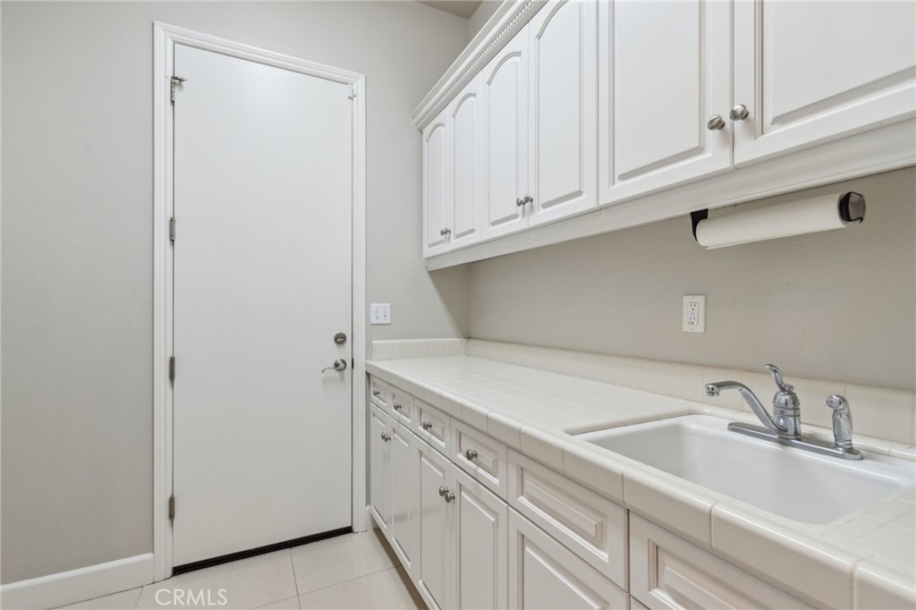 4918 W Bluff, Fresno, CA 93722