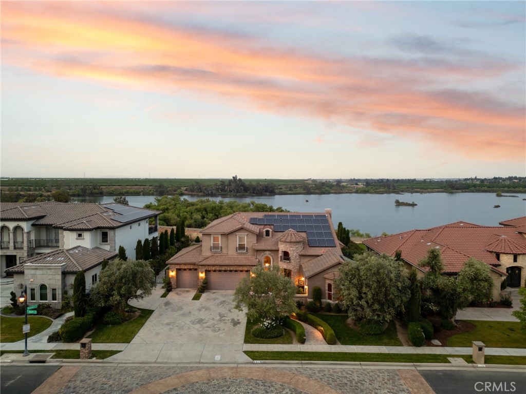 4918 W Bluff, Fresno, CA 93722